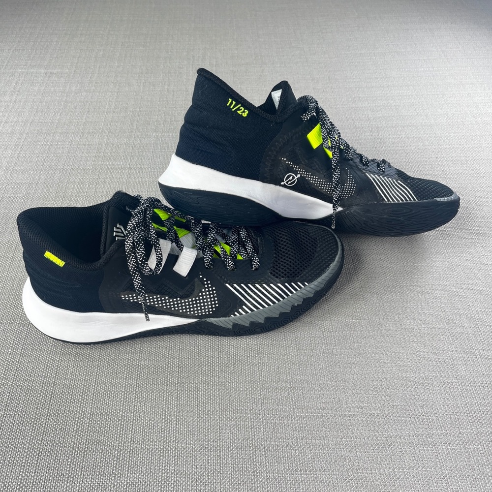 Nike Kyrie Flytrap 4 Basketball Shoes Mens 7.5 Black White Volt CZ4100-002